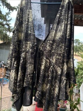 La Vanya Black and Gold Metallic Tie-Front Open-Front Cardigan